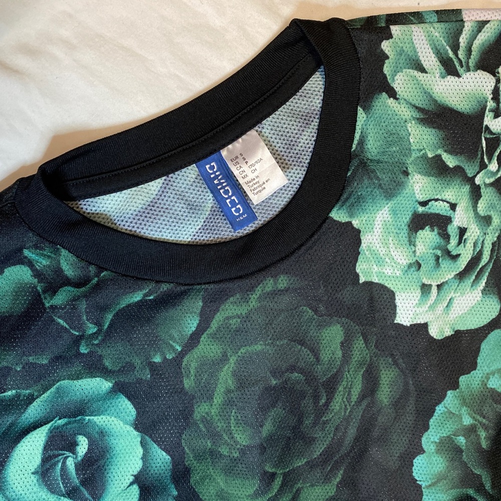 H&M Black and Green Floral Mesh Tshirt - Picture 2 of 4